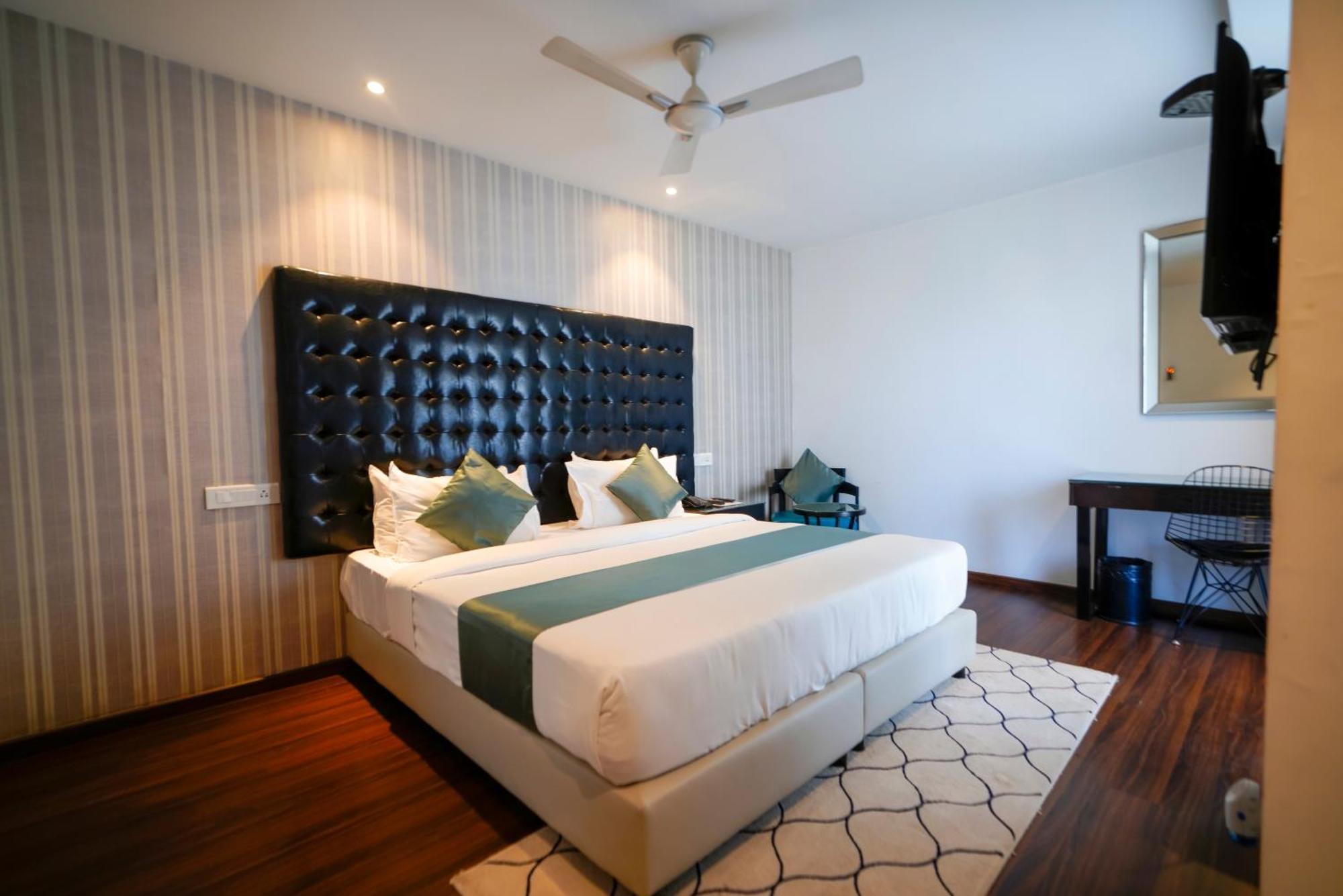 Hotel Deccan Serai, Hitec City, Haidarábád Kültér fotó