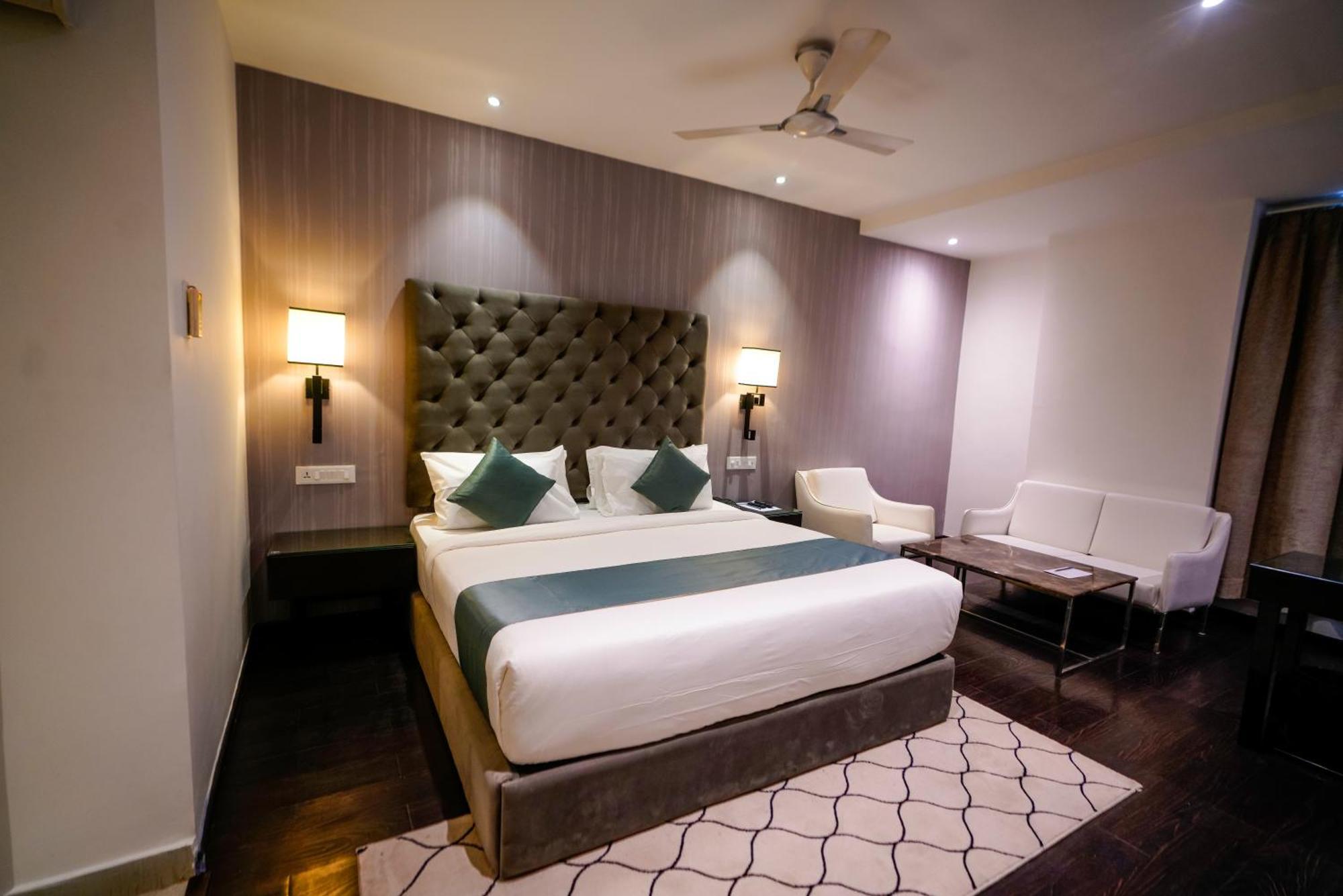 Hotel Deccan Serai, Hitec City, Haidarábád Kültér fotó