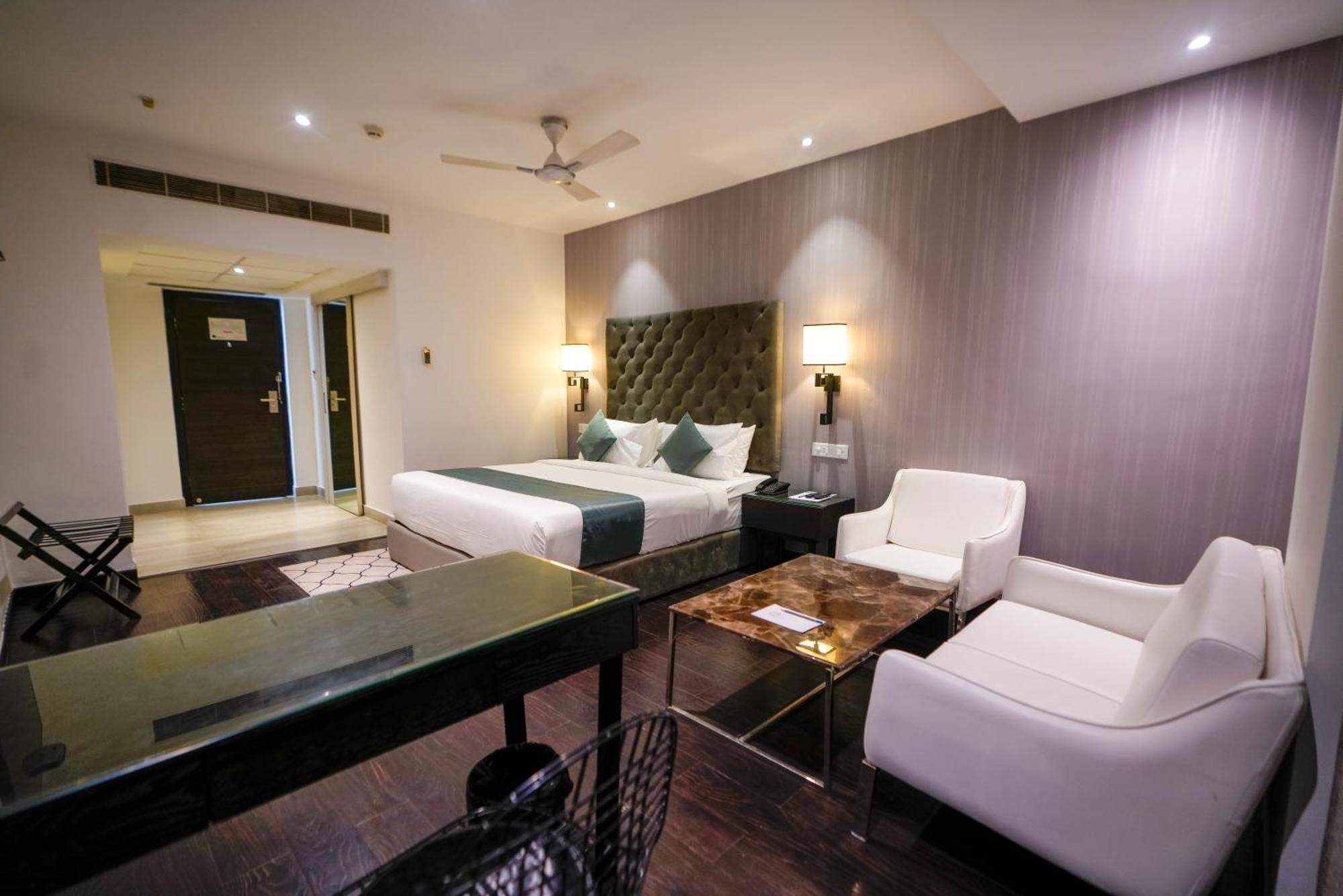 Hotel Deccan Serai, Hitec City, Haidarábád Kültér fotó