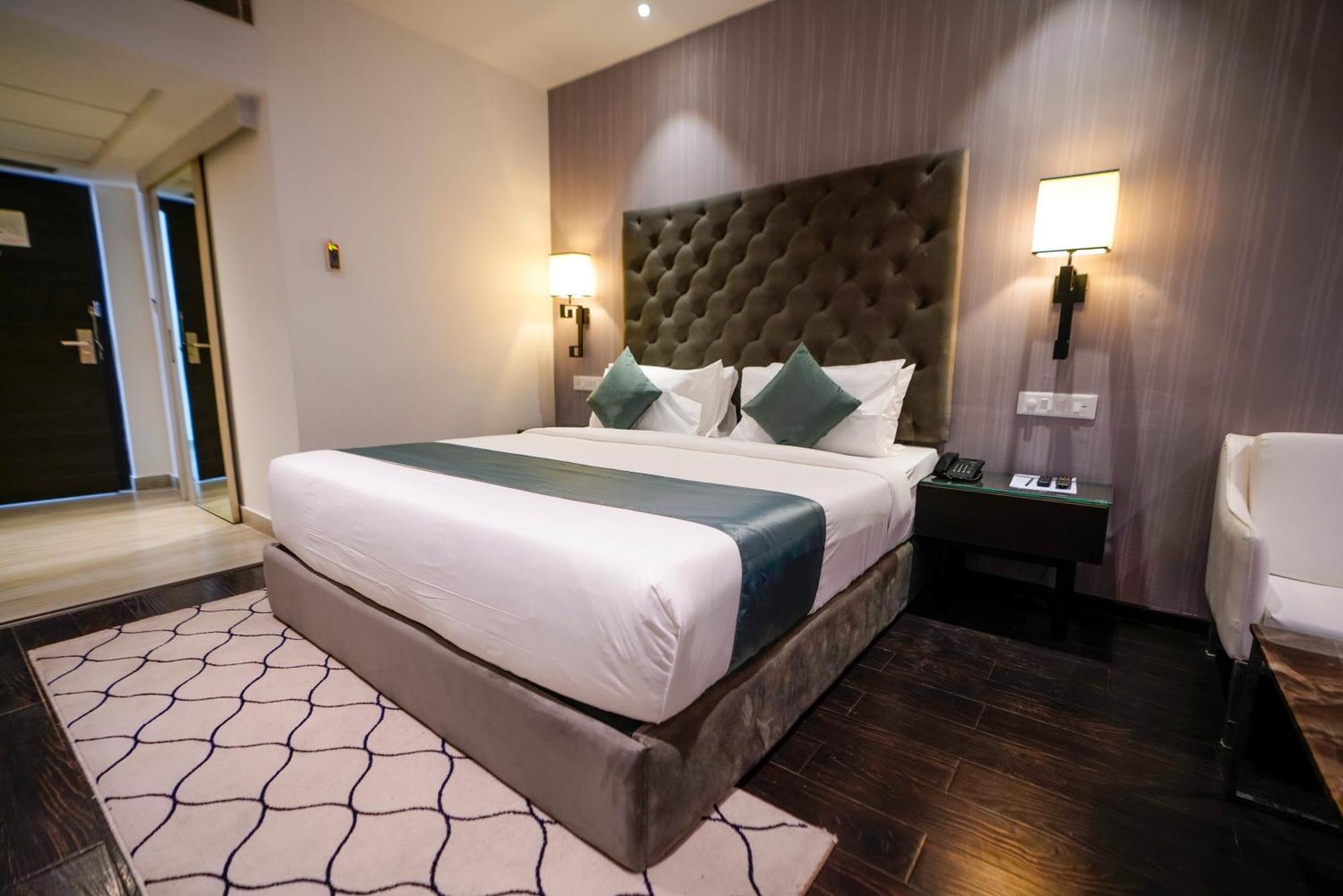 Hotel Deccan Serai, Hitec City, Haidarábád Kültér fotó