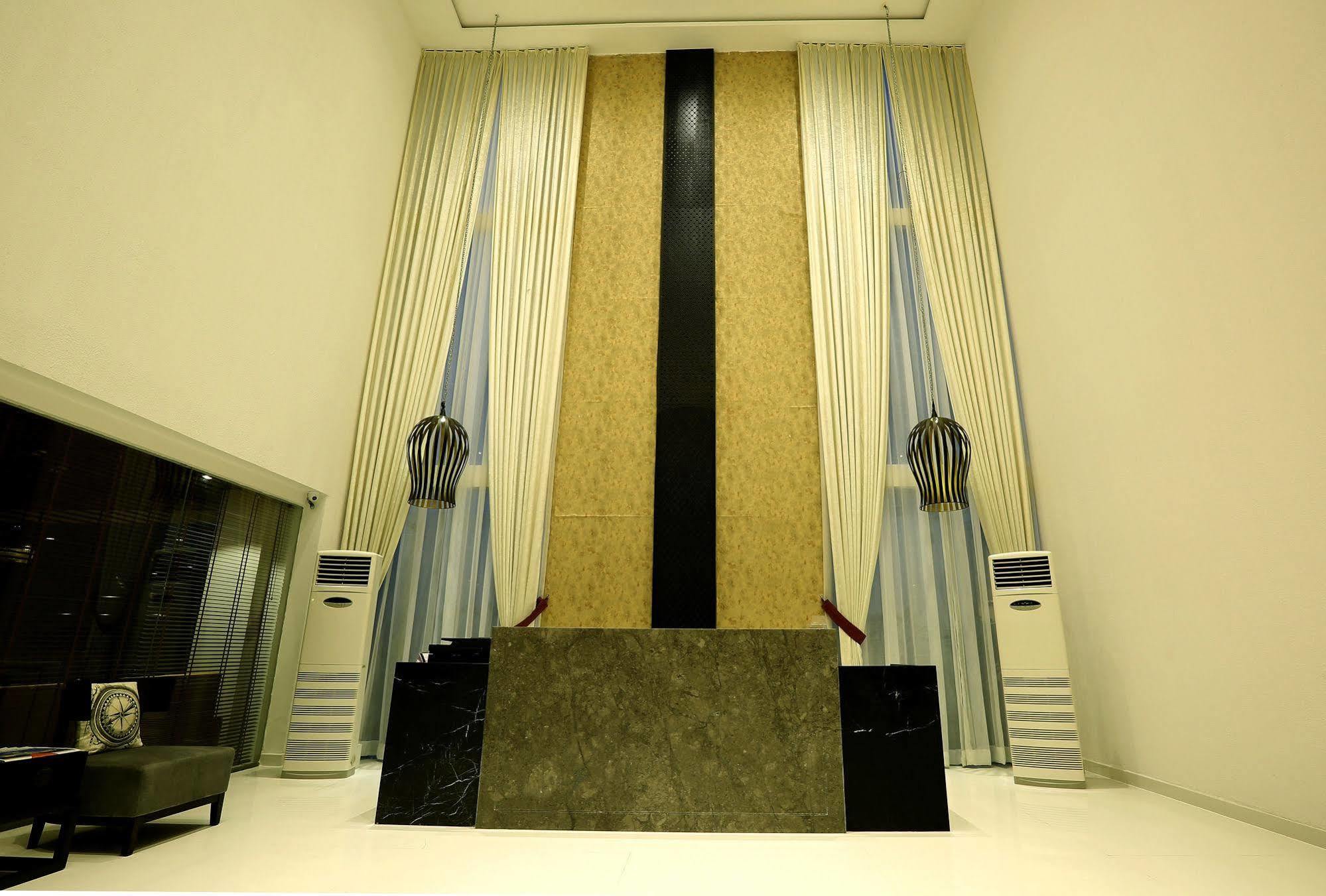 Hotel Deccan Serai, Hitec City, Haidarábád Kültér fotó