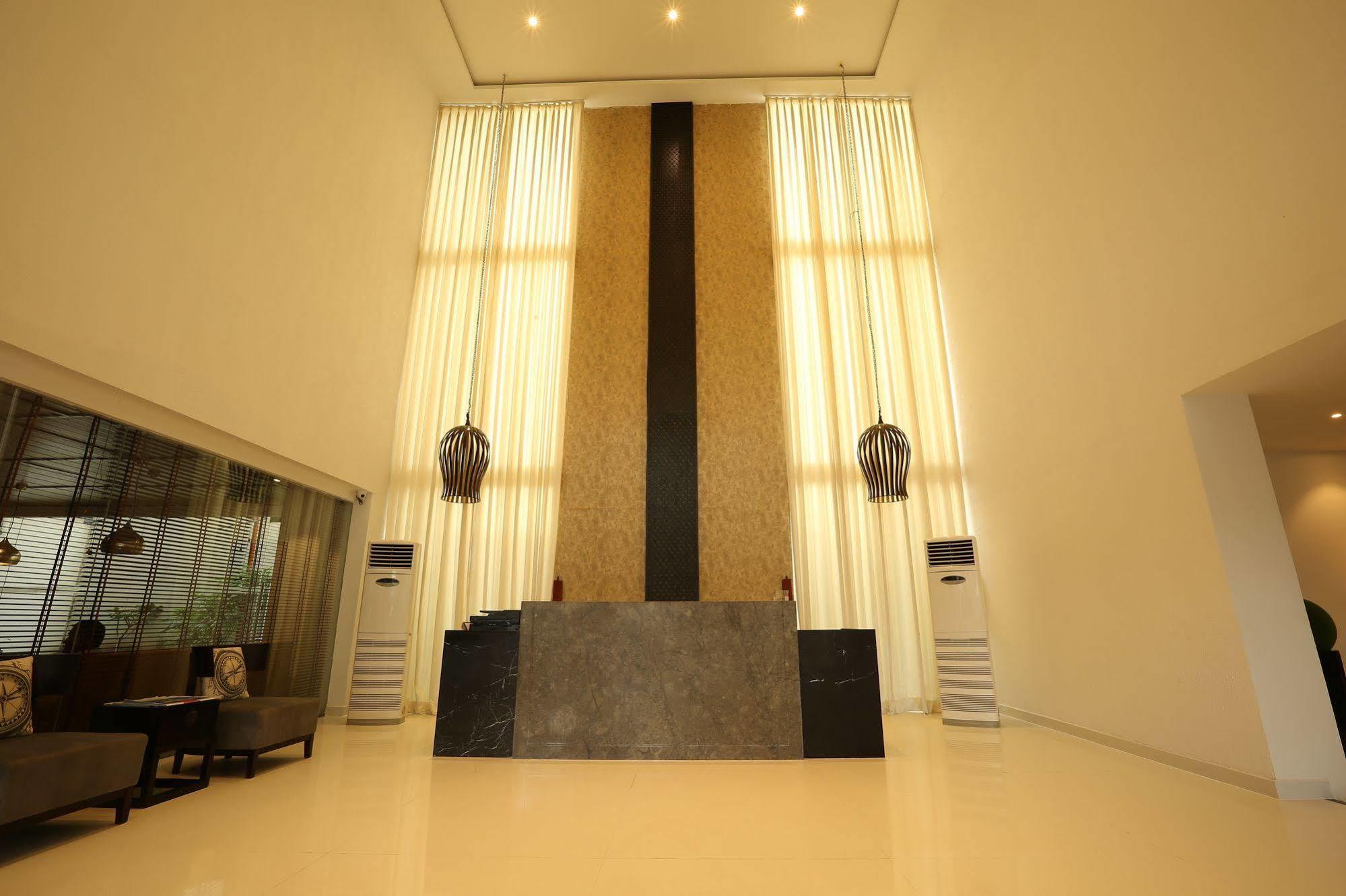 Hotel Deccan Serai, Hitec City, Haidarábád Kültér fotó