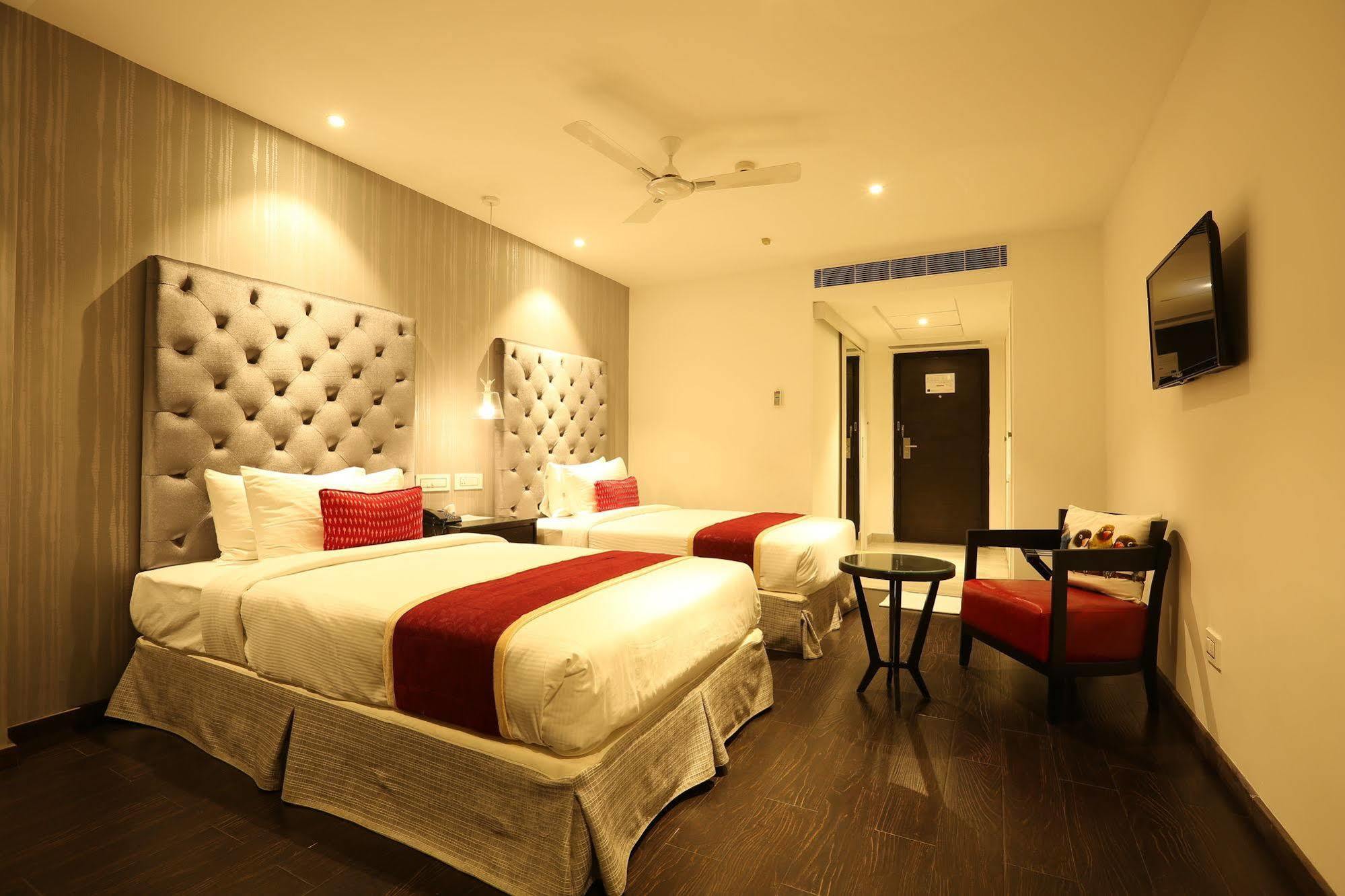 Hotel Deccan Serai, Hitec City, Haidarábád Kültér fotó