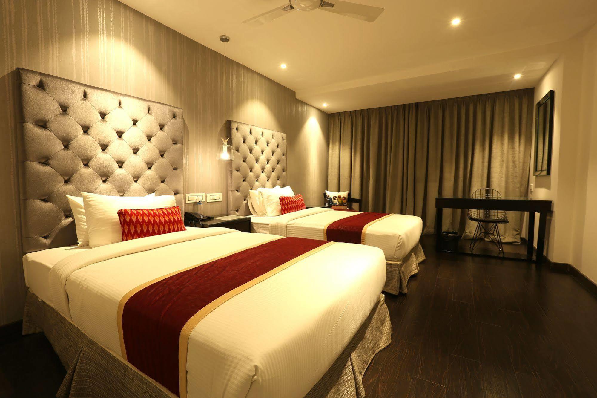 Hotel Deccan Serai, Hitec City, Haidarábád Kültér fotó
