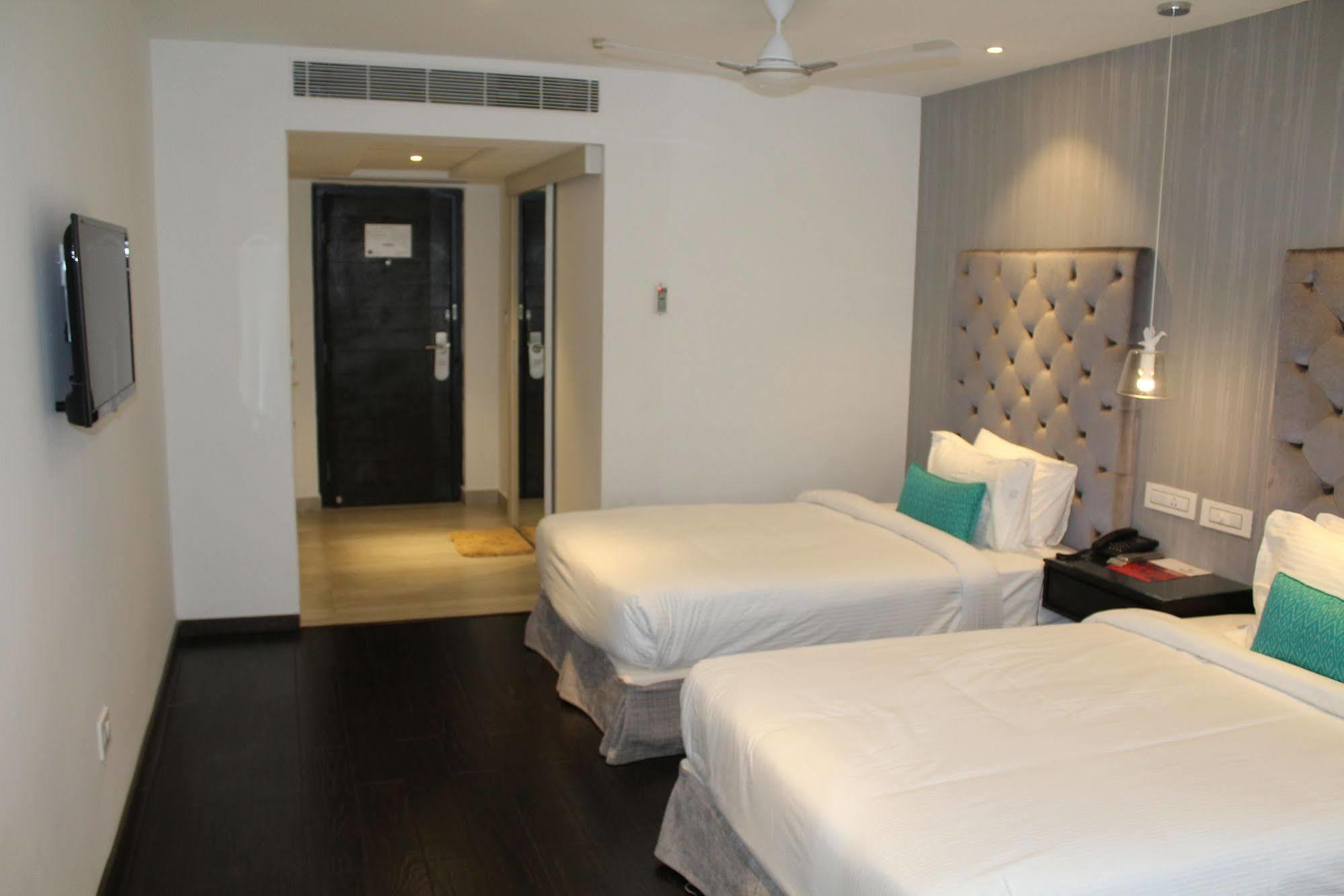 Hotel Deccan Serai, Hitec City, Haidarábád Kültér fotó