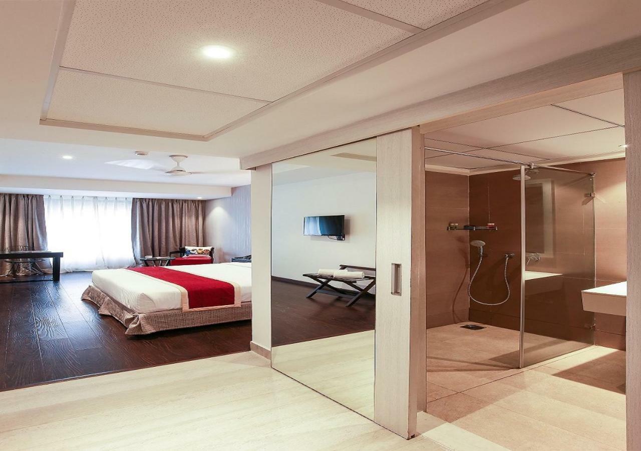 Hotel Deccan Serai, Hitec City, Haidarábád Kültér fotó